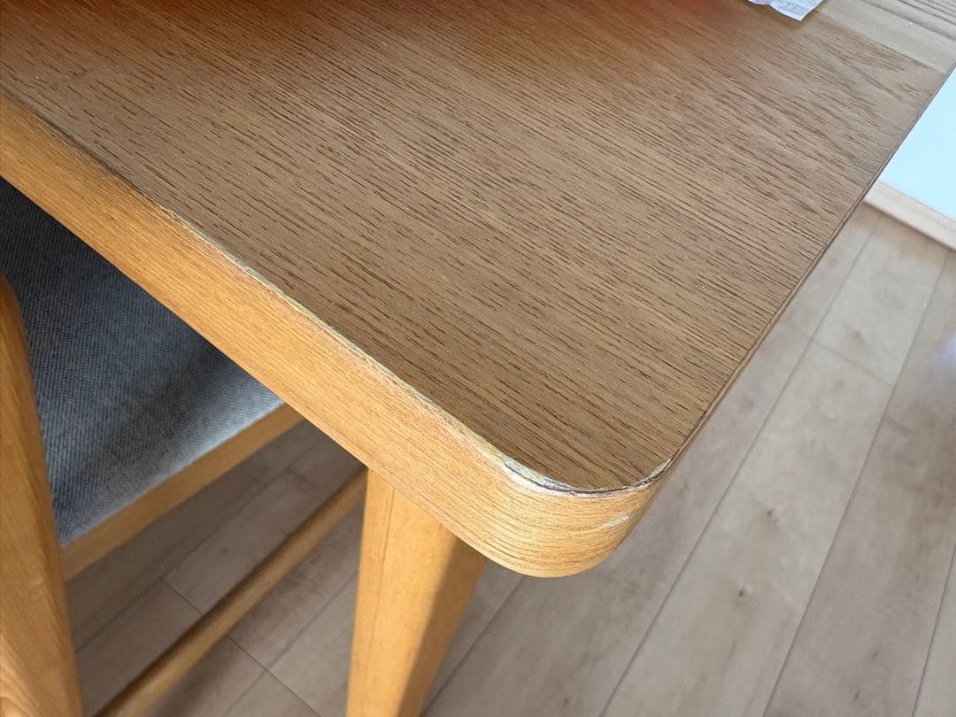 ak様値下げ　引取り可能な方。SIGNEダイニングテーブルチェア　４点セット