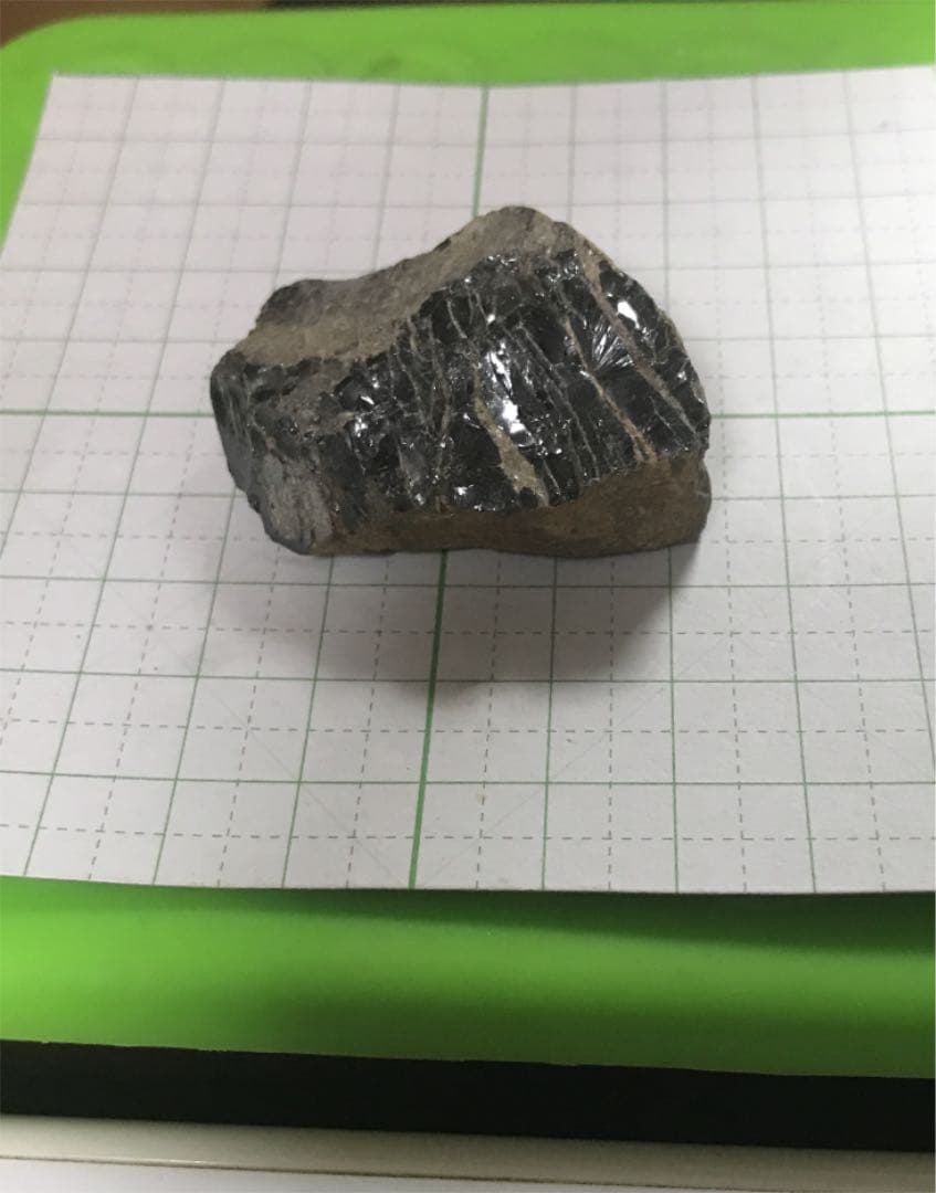 ラジウム鉱石　ユークセン石