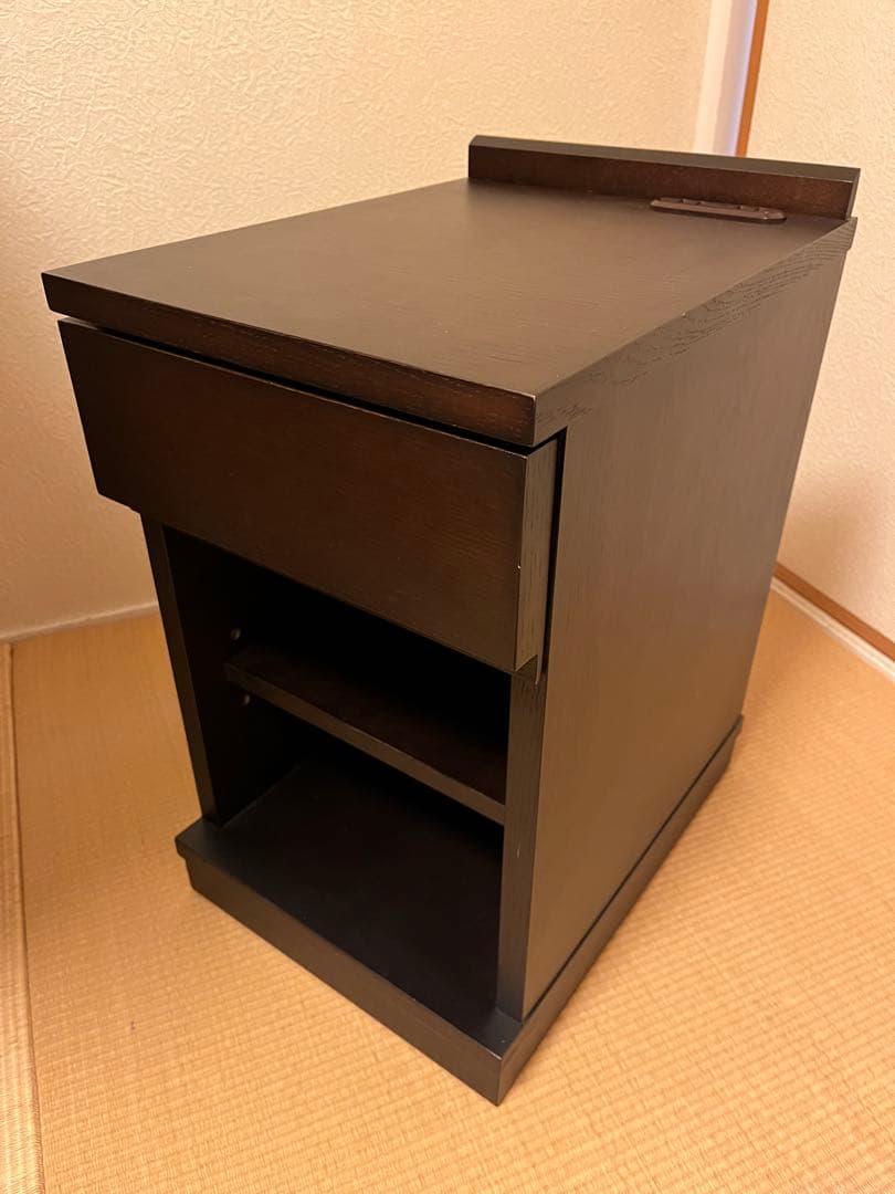 IDC大塚家具オリジナル ビエンナ ナイトテーブル コンセント