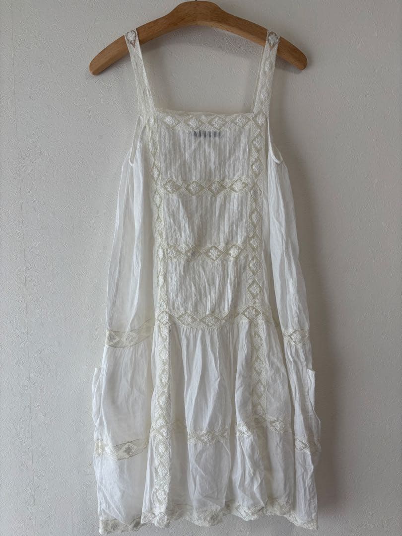 QUEENE AND BELLE ホワイトキャミソールワンピース