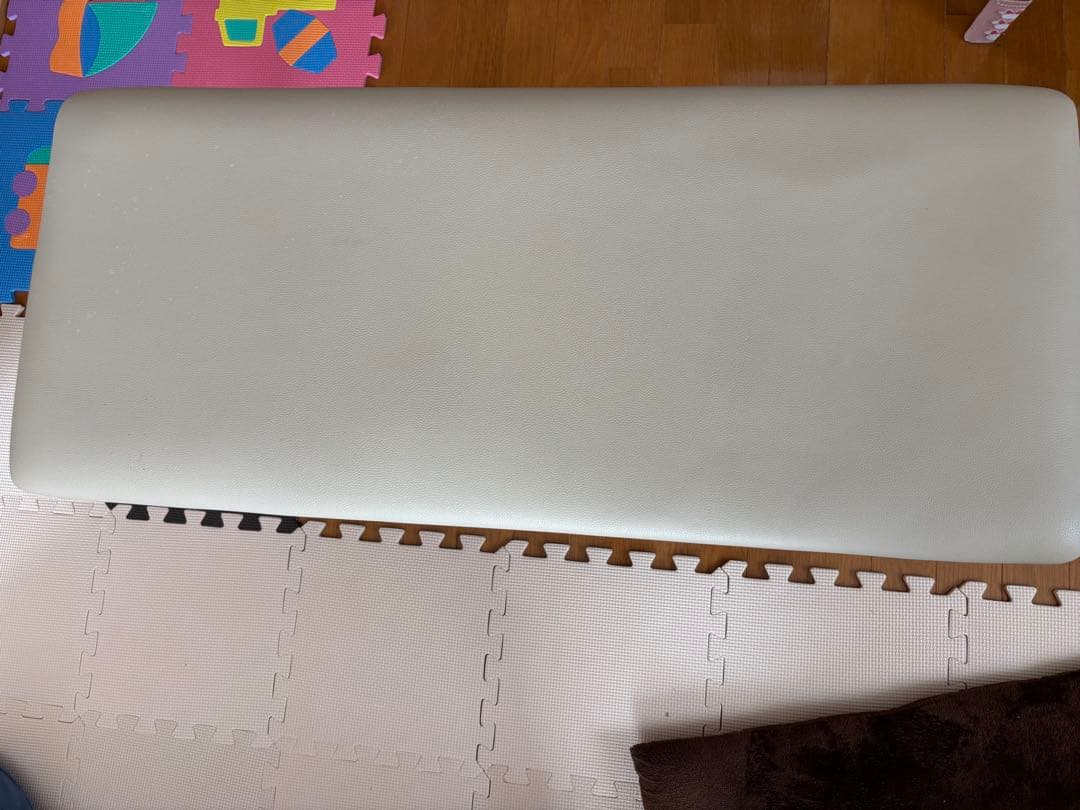 《超美品》ニトリ　クリーム色のダイニングチェア