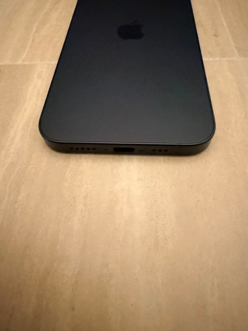 【美品】iPhone 16e 128GB ブラック