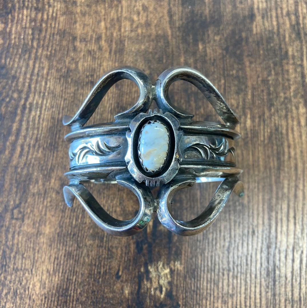 専用　ビッグハンド　big hand　バングル　ホワイトバッファロー