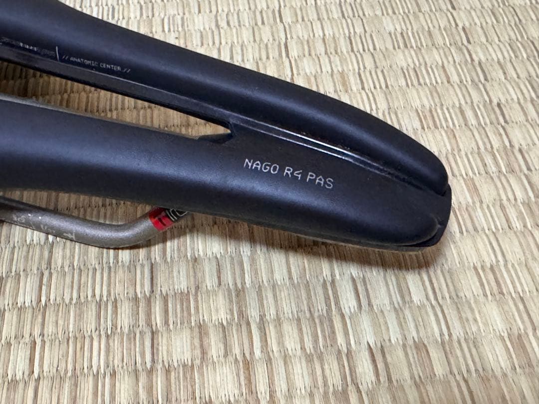 PROLOGO NAGO R4 PAS サドル 147mm x 245mm