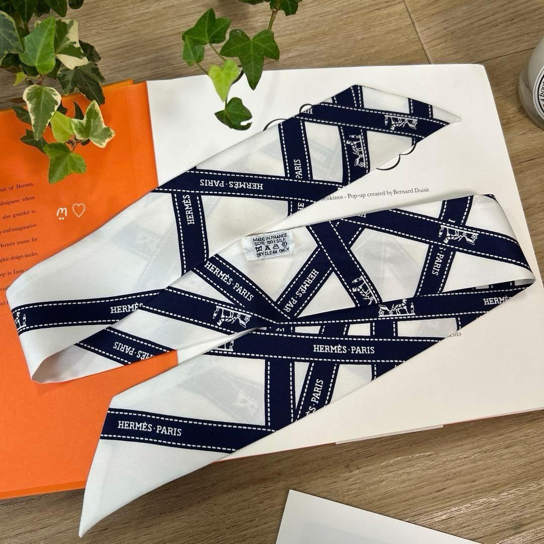 HERMESエルメス　ツイリー　ボルデュックリボン　シルクスカーフ　ネイビー
