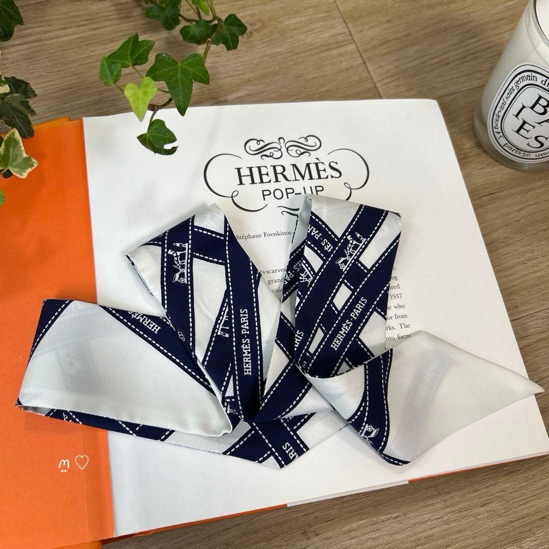 HERMESエルメス　ツイリー　ボルデュックリボン　シルクスカーフ　ネイビー
