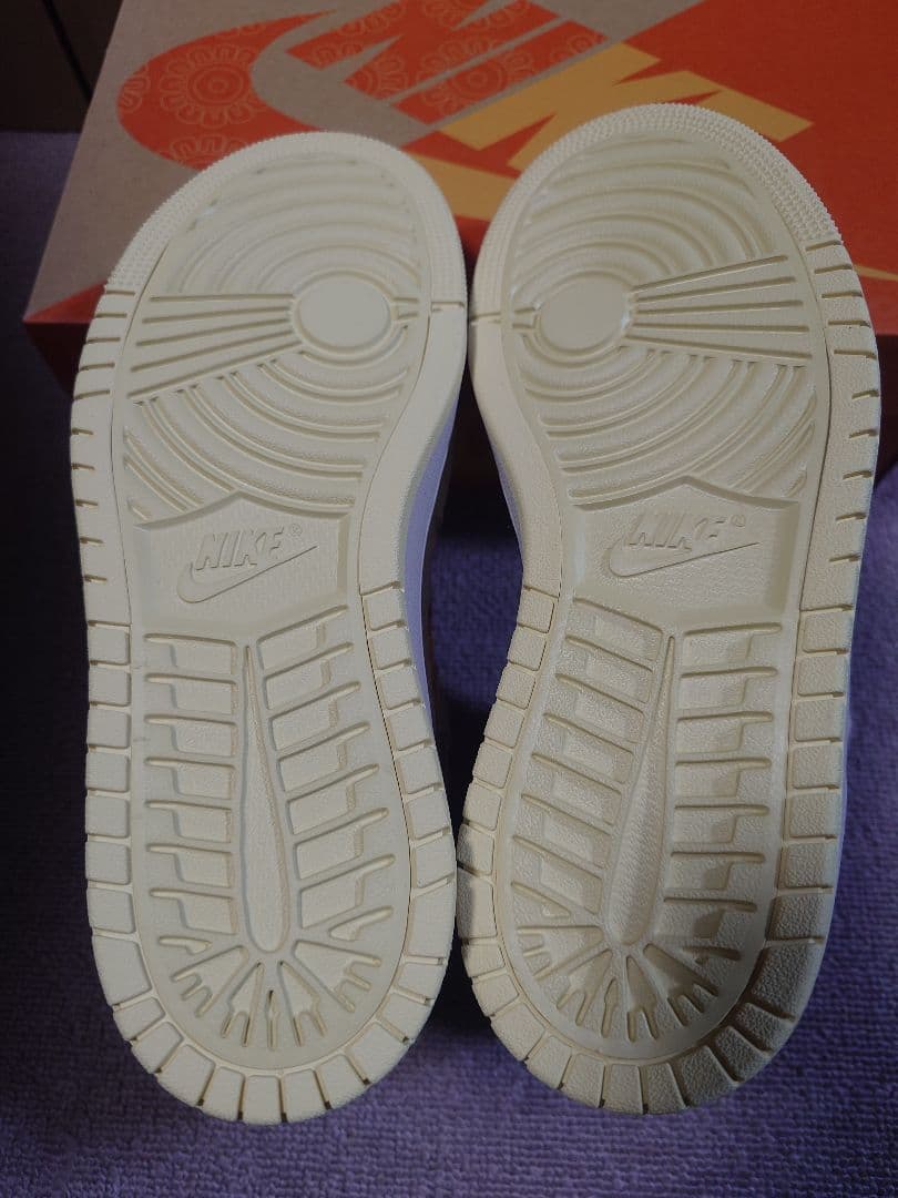 新古）ナイキエアジョーダン1　ソモスファミリア　ズームコンフォート　25.5cm