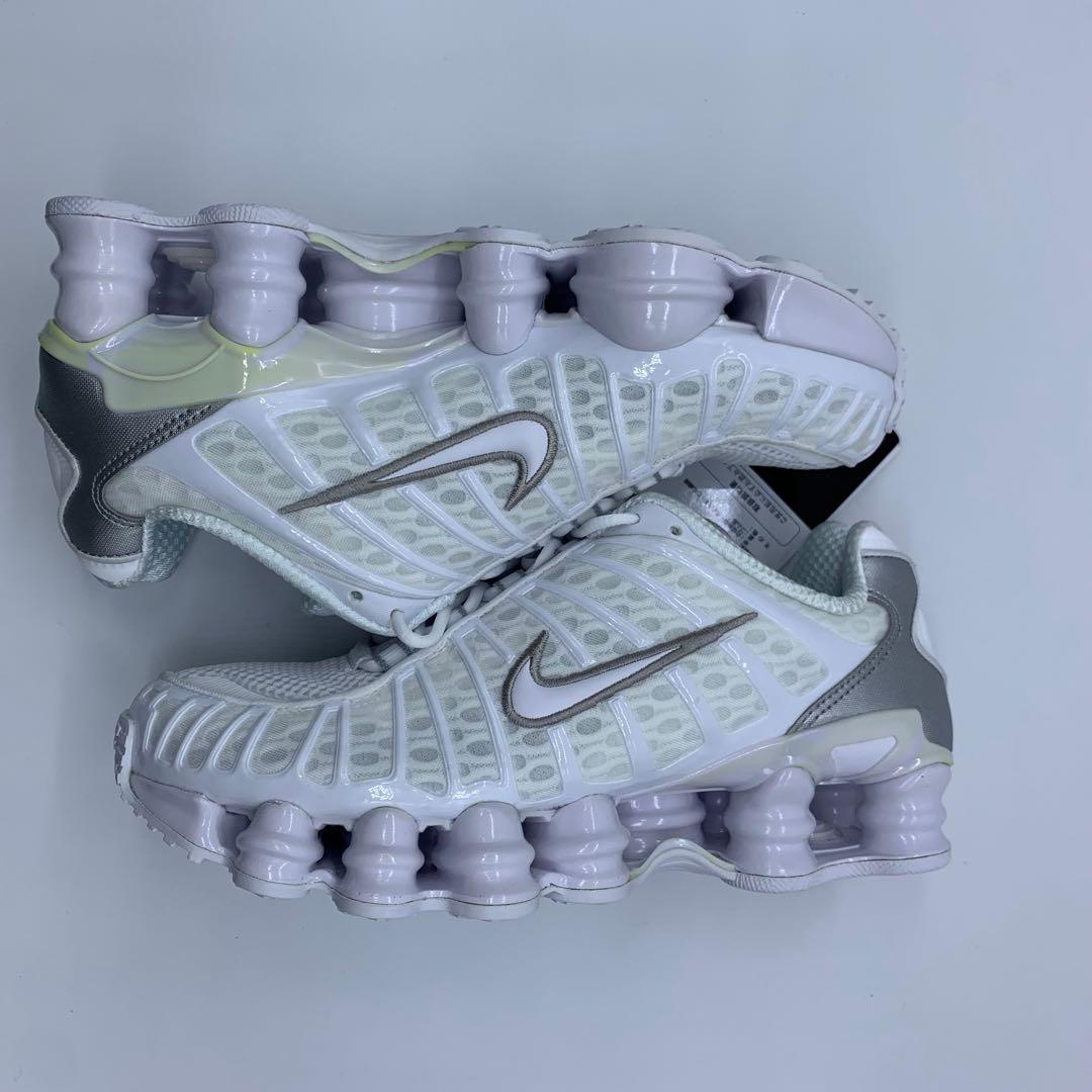 靴 Nike Women's Shox TLWhite and Max Orange