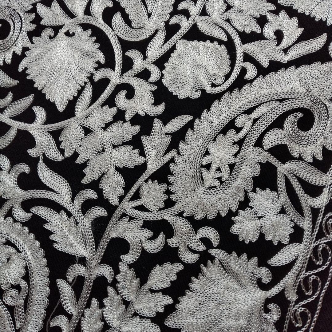 エレガント！和服にも、洋服にもウール刺繍ストール