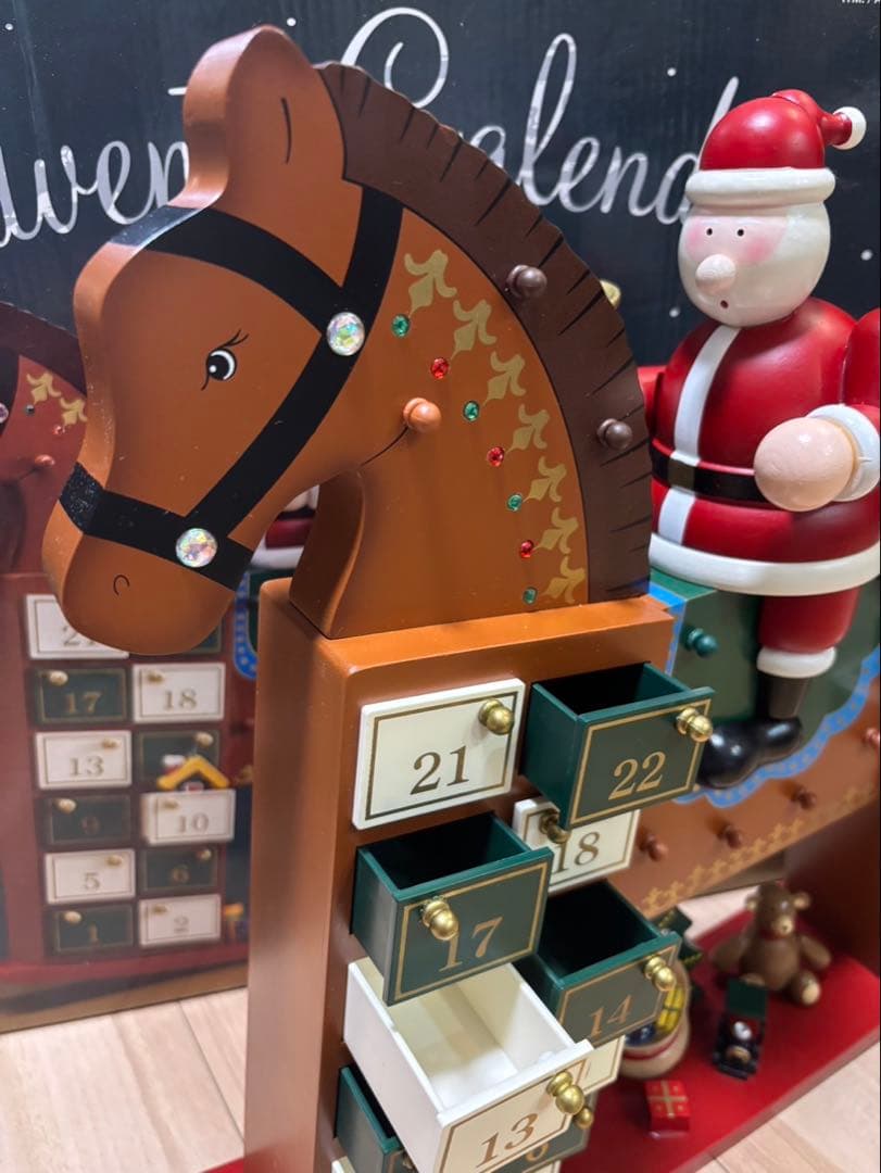 【新品】コストコ　木製アドベントカレンダー サンタと馬