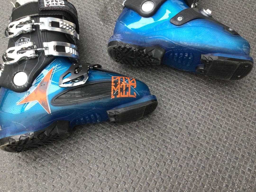 ⚠️ＡＴＯＭＩＣ　ＷＡＹＭＡＫＥＲ　スカイブルー　中古ブーツ25.5cm