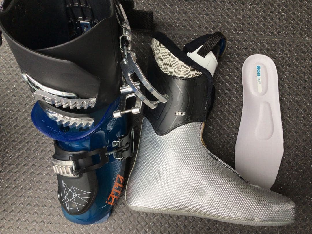 ⚠️ＡＴＯＭＩＣ　ＷＡＹＭＡＫＥＲ　スカイブルー　中古ブーツ25.5cm