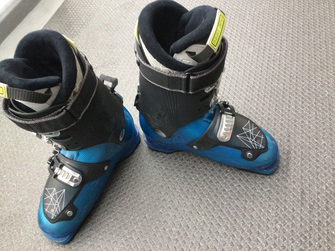 ⚠️ＡＴＯＭＩＣ　ＷＡＹＭＡＫＥＲ　スカイブルー　中古ブーツ25.5cm