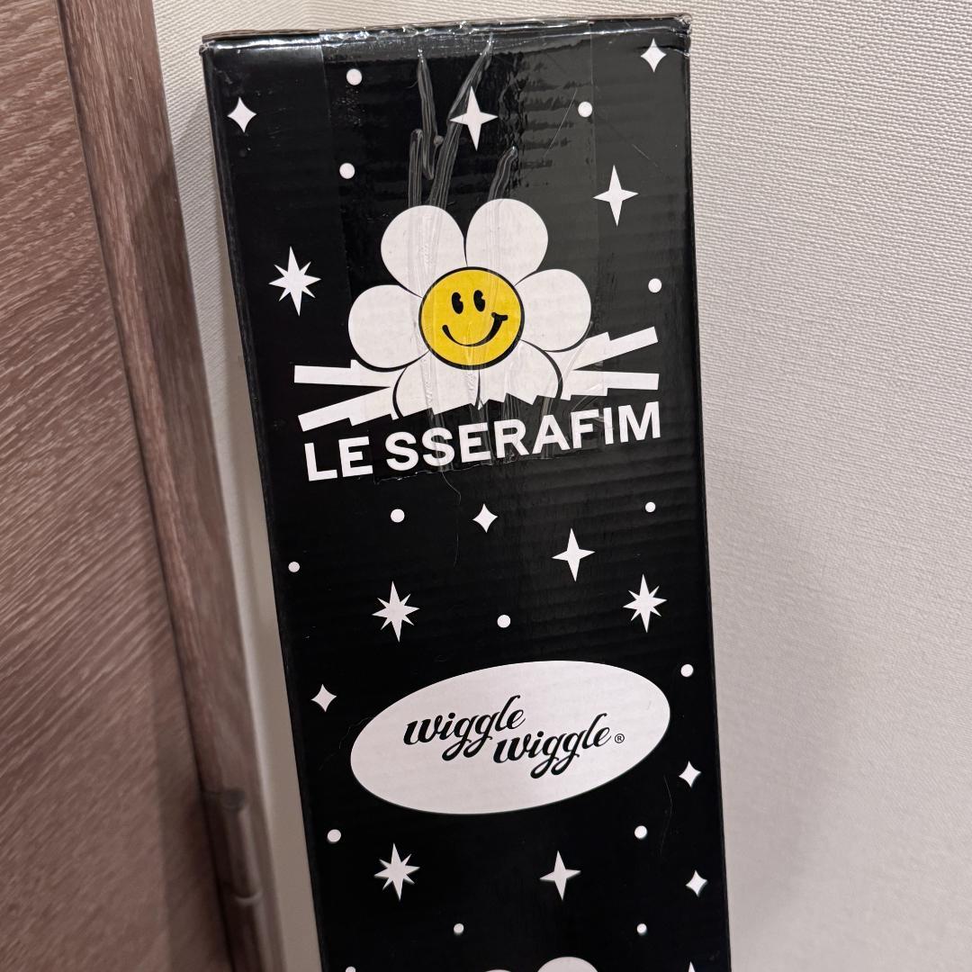 LE SSERAFIM wiggle wiggle コラボ フロアマット wiggle SSERAFIM LE