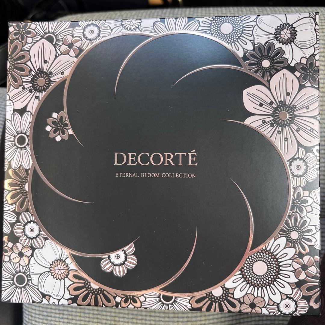 コスメデコルテ クリスマスコフレ2025 エターナルブルームコレクション