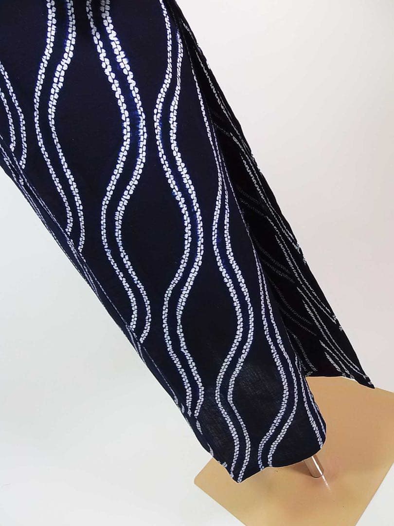 ほぼ美品 有松絞り浴衣 立涌文様　 藍染 夏にぴったりの涼やか着物