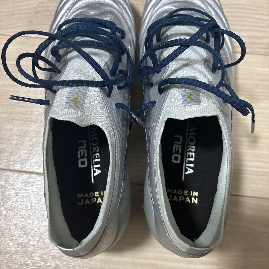 モレリアネオ4β ミズノ　シルバー　26.0cm