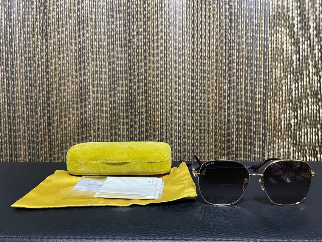 GUCCI スクエアサングラス GG1089SA 002