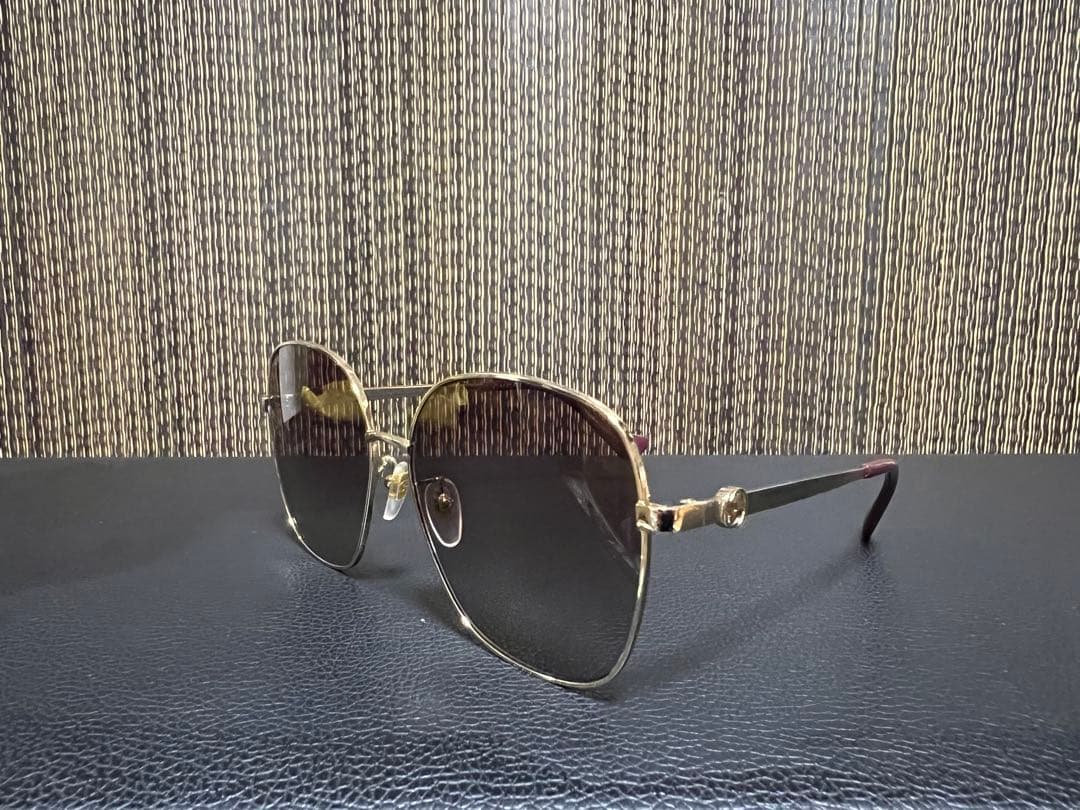 GUCCI スクエアサングラス GG1089SA 002