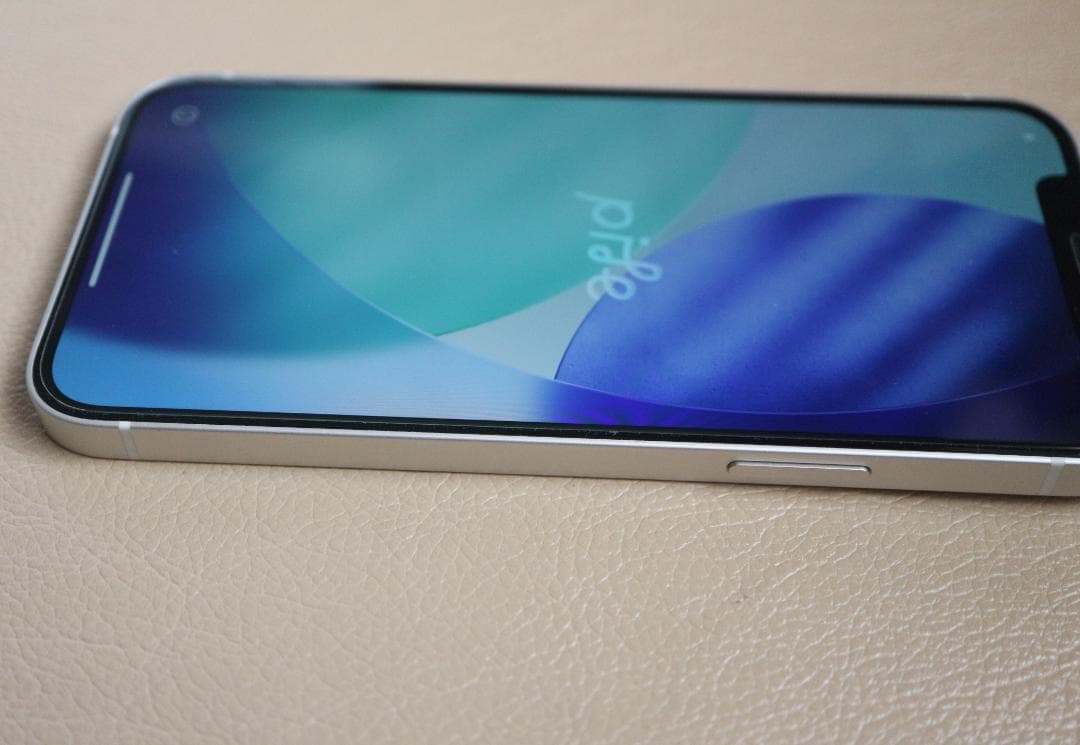 iphone12、64GB、白、SIMフリー、手帳型カバー、液晶保護フイルム付き