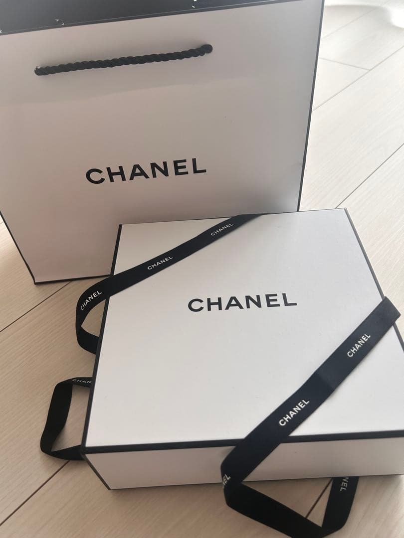 CHANEL LA CRÈME MAIN & リップクリーム&ミラー セット