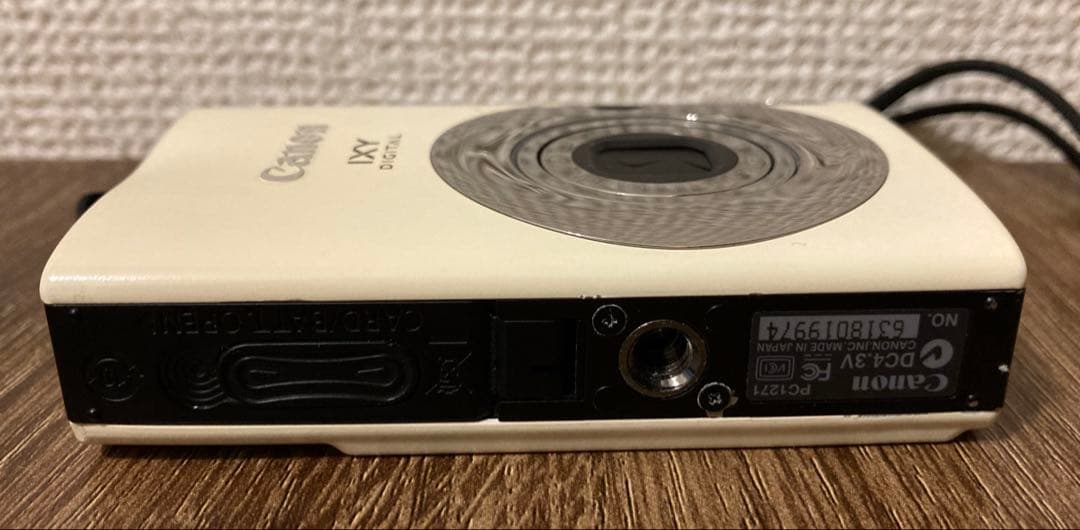 Canon IXY DIGITAL 20 IS アイボリー（ホワイト）