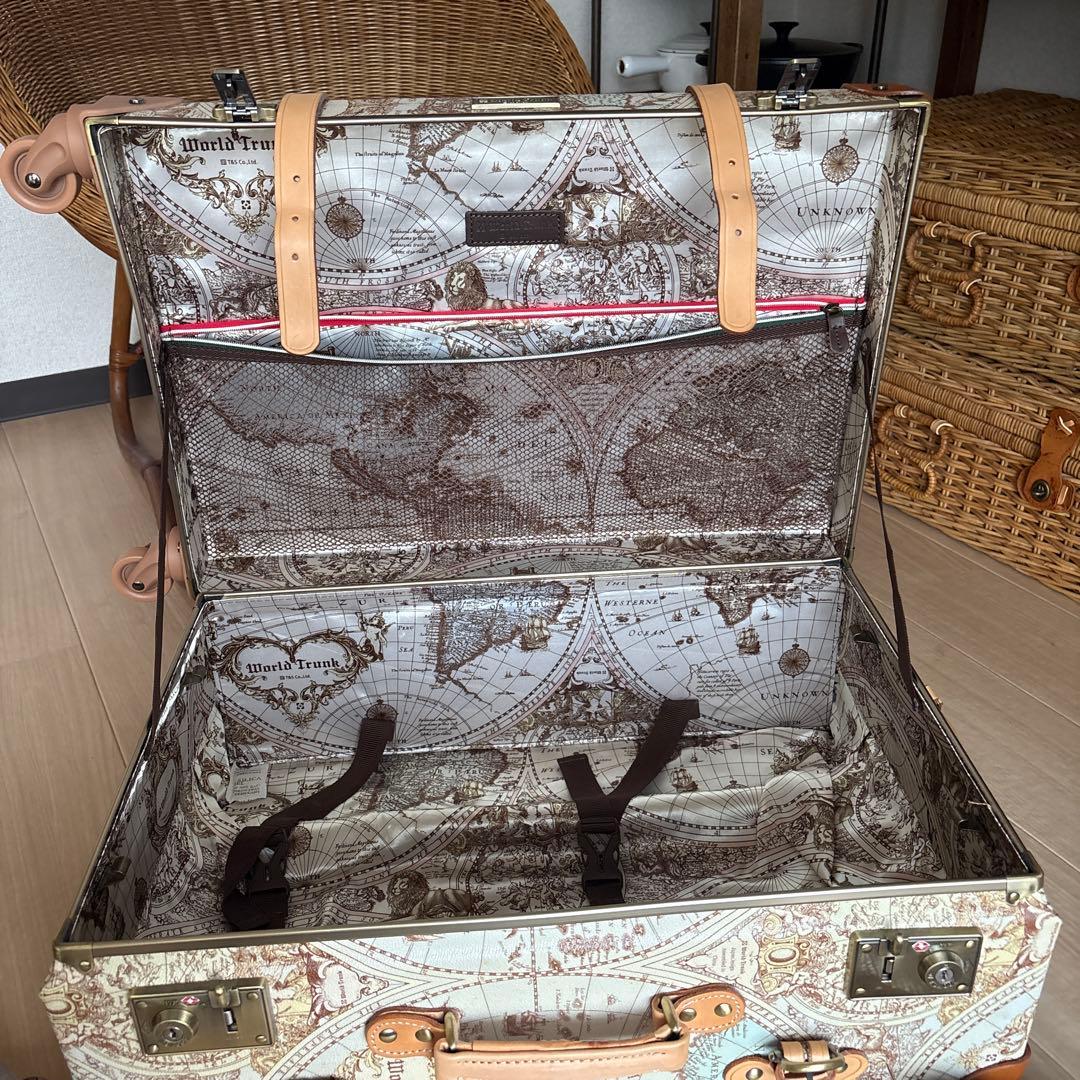WORLD TRUNK キャリーケース　地図柄　40L