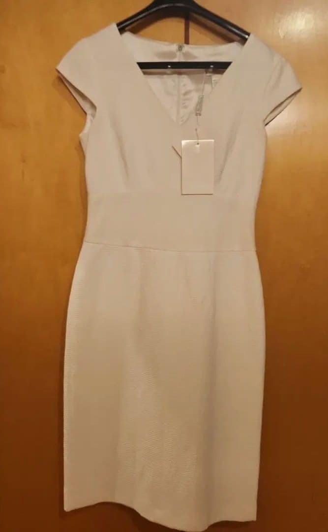 MaxMara ホワイトドレス Vネック キャップスリーブ - メルカリ