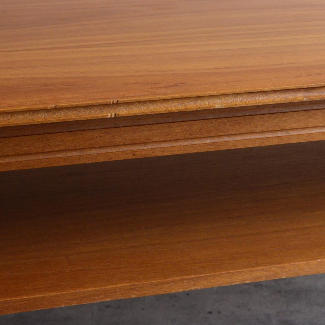 イギリスヴィンテージ チーク ローテーブル コーヒーテーブル 棚付き 再塗装済