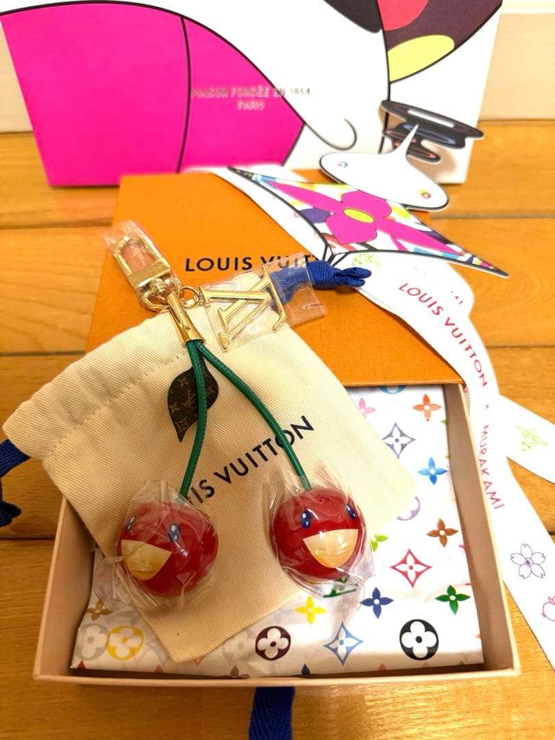 新品未使用♪ 第3章LV × TM バッグチャーム・チェリー M02476 - メルカリ