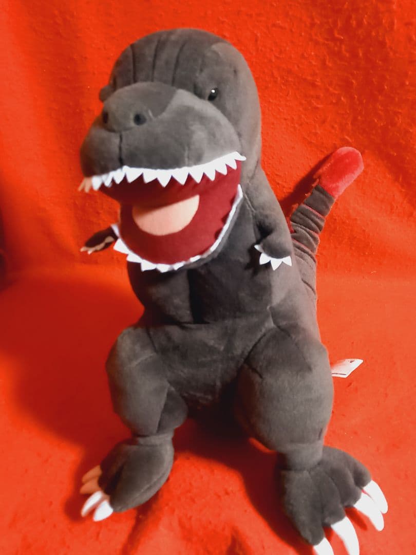 シン・ゴジラ 】メガジャンボぬいぐるみ - メルカリ