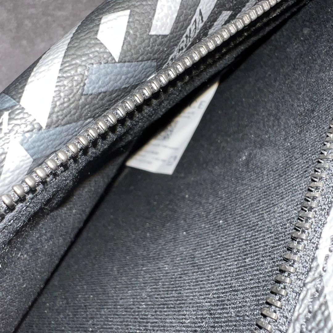 ⭐️VERSACE⭐️ ヴェルサーチ ロゴ総柄 ボディバッグ グレー ブラック