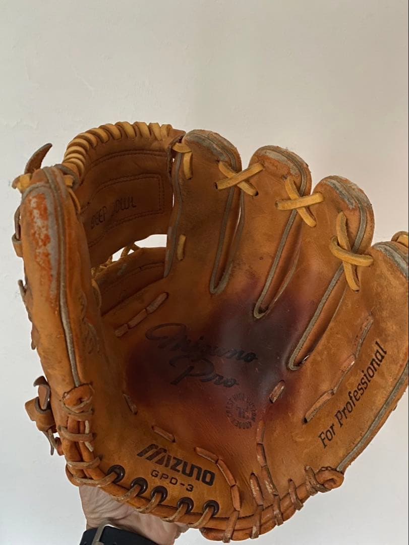 明徳義塾 馬渕監督のグローブ | 激安通販のイーサプライ