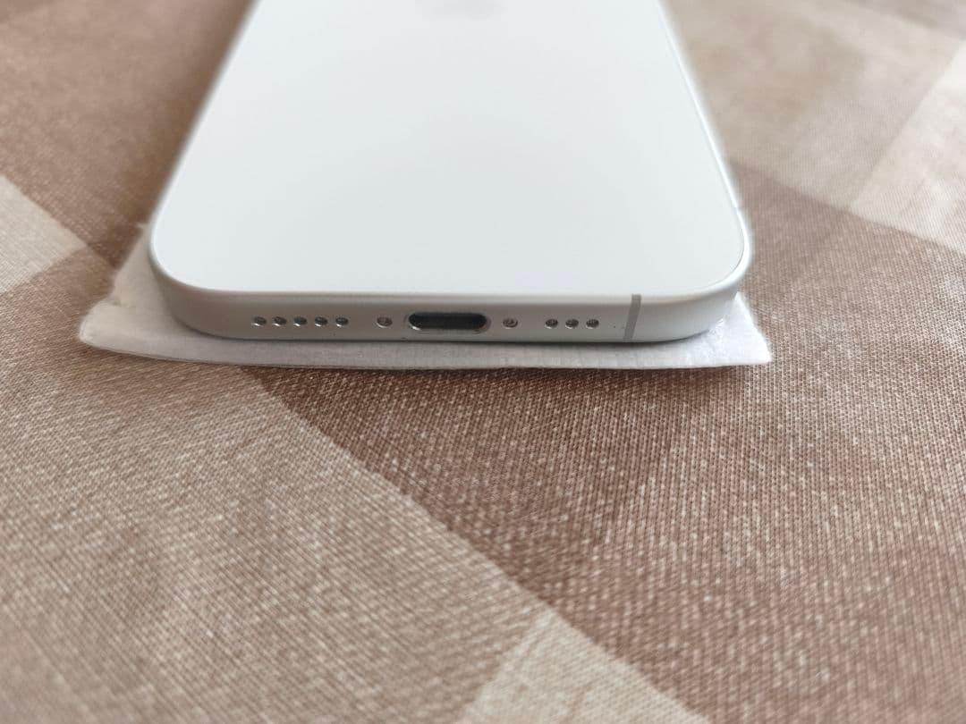 iPhone16 SIMフリー ホワイト Apple ケース付 バッテリー良好