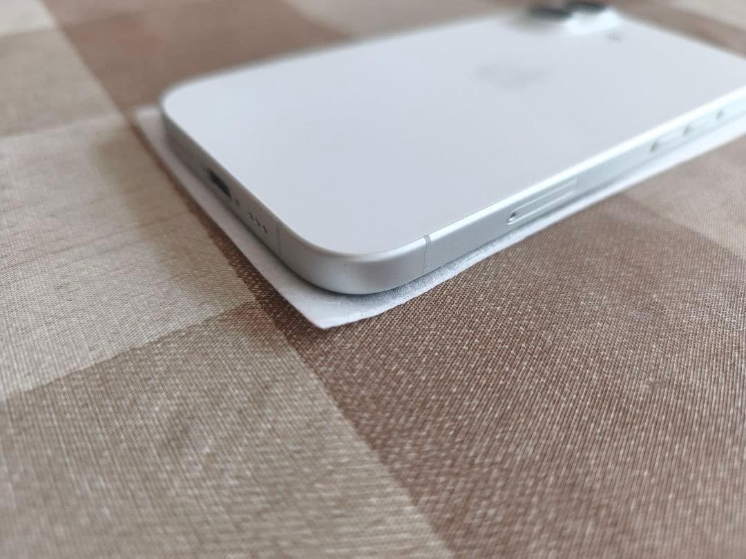 iPhone16 SIMフリー ホワイト Apple ケース付 バッテリー良好