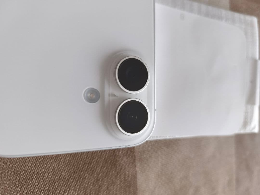 iPhone16 SIMフリー ホワイト Apple ケース付 バッテリー良好