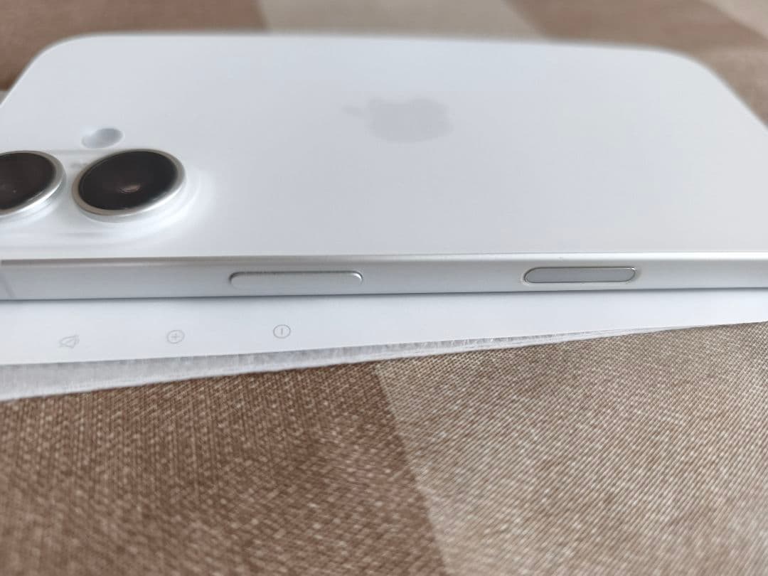 iPhone16 SIMフリー ホワイト Apple ケース付 バッテリー良好