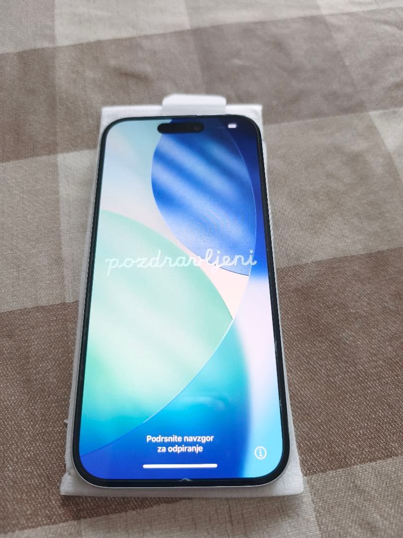 iPhone16 SIMフリー ホワイト Apple ケース付 バッテリー良好