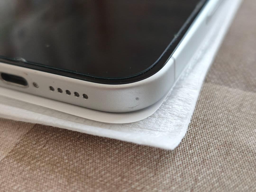 iPhone16 SIMフリー ホワイト Apple ケース付 バッテリー良好