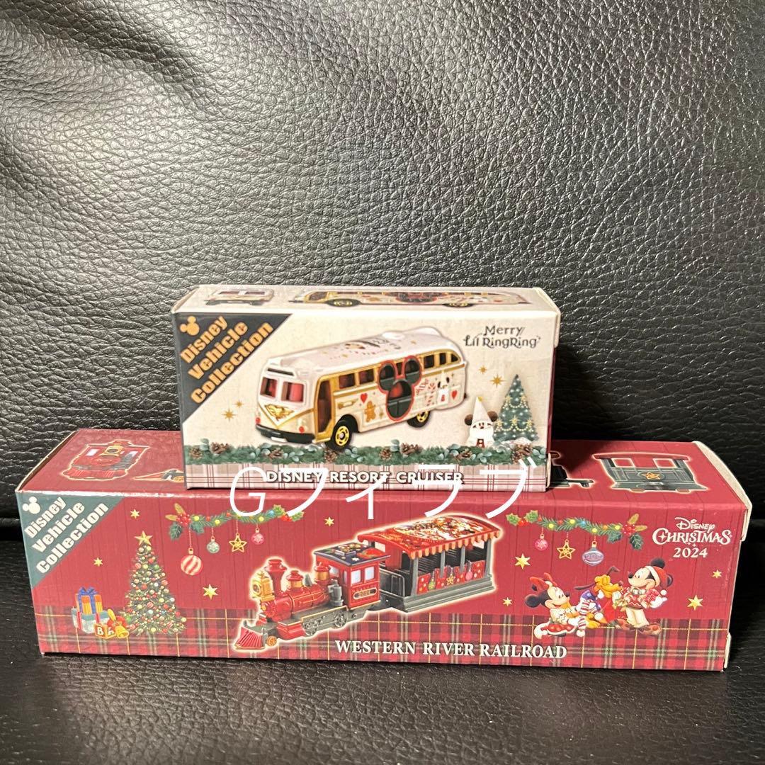 2024 ディズニー クリスマス トミカ 2点セット 今だけ！缶バッジ