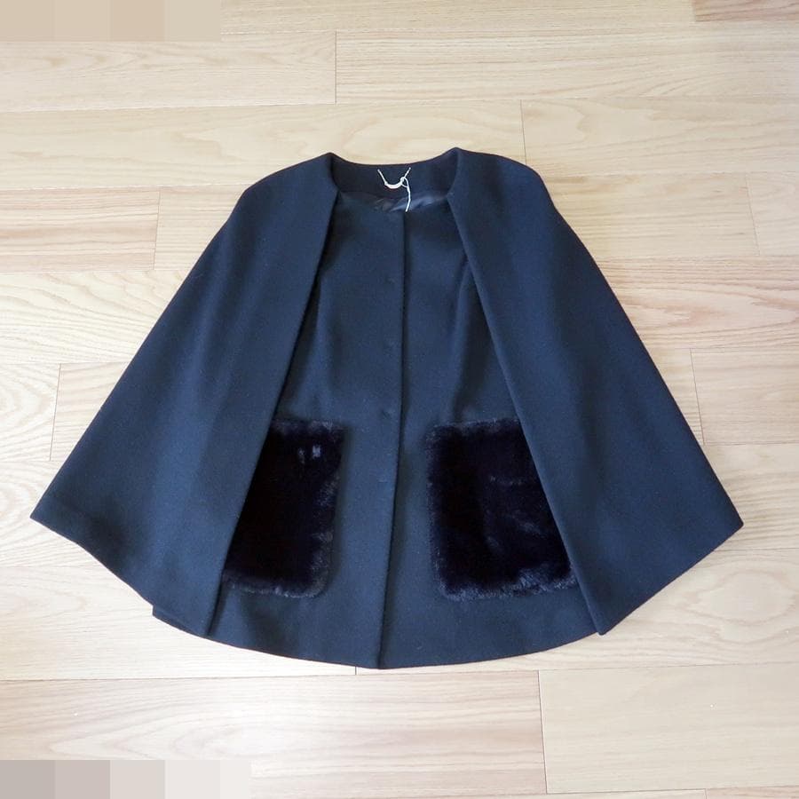 未使用■ローズティアラ■大きいサイズ42■ポンチョコート■黒■定価3.9万