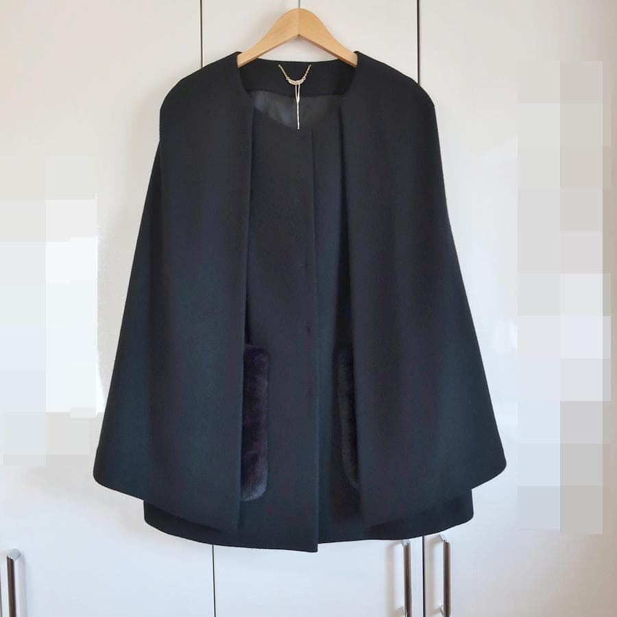 未使用■ローズティアラ■大きいサイズ42■ポンチョコート■黒■定価3.9万