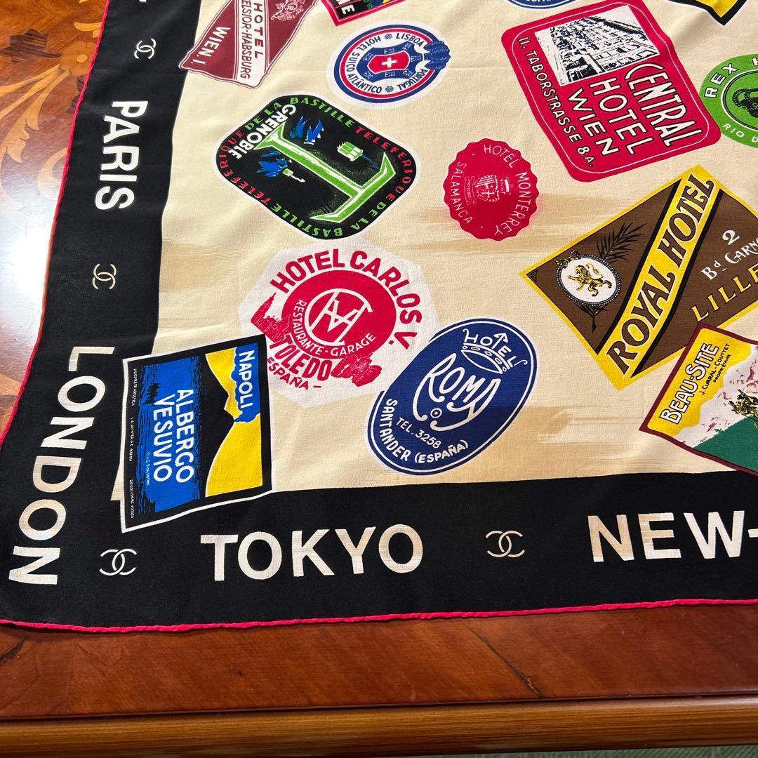 シャネル、世界のホテル、とてもレアなスカーフです。