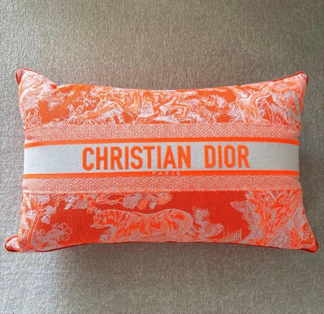 Christian dior ネオン オレンジ クッション