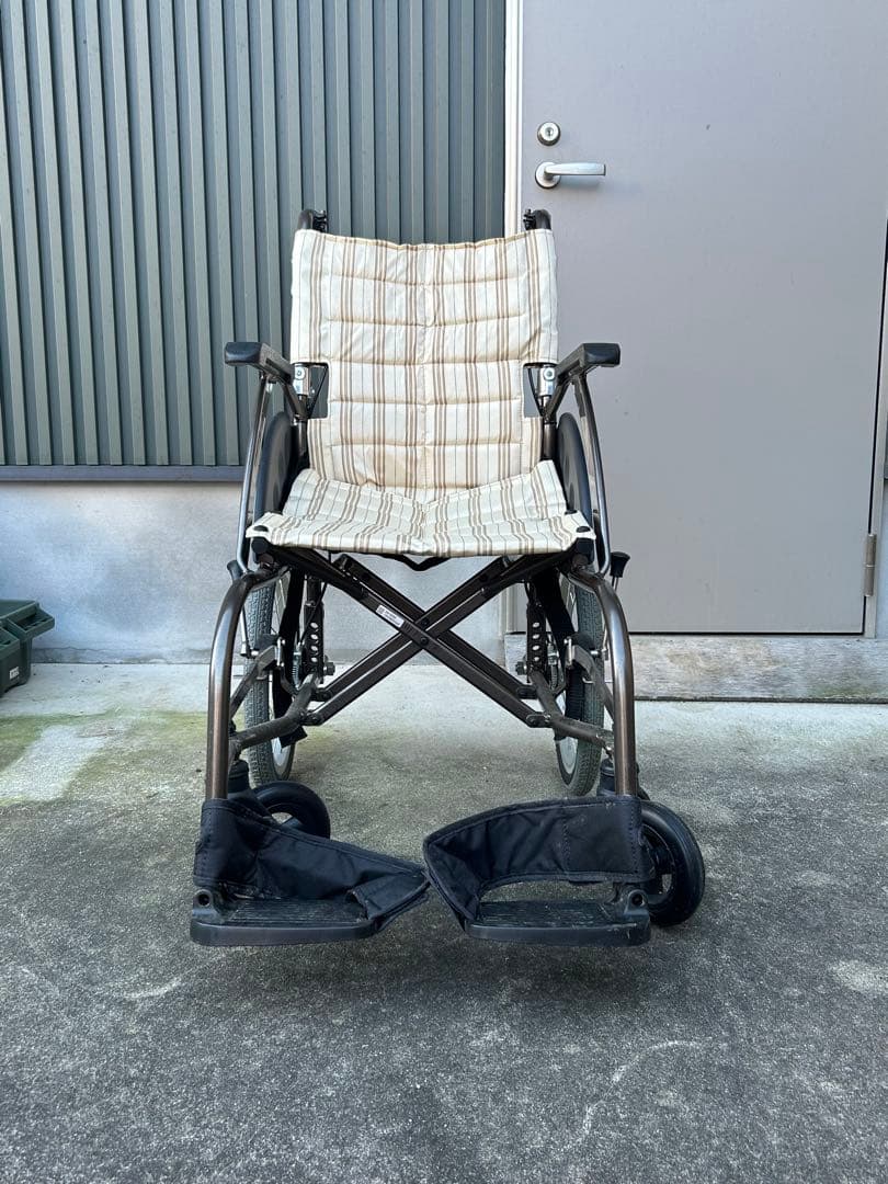 折りたたみ車椅子 アルミ軽量　ベージュ　11.5kg