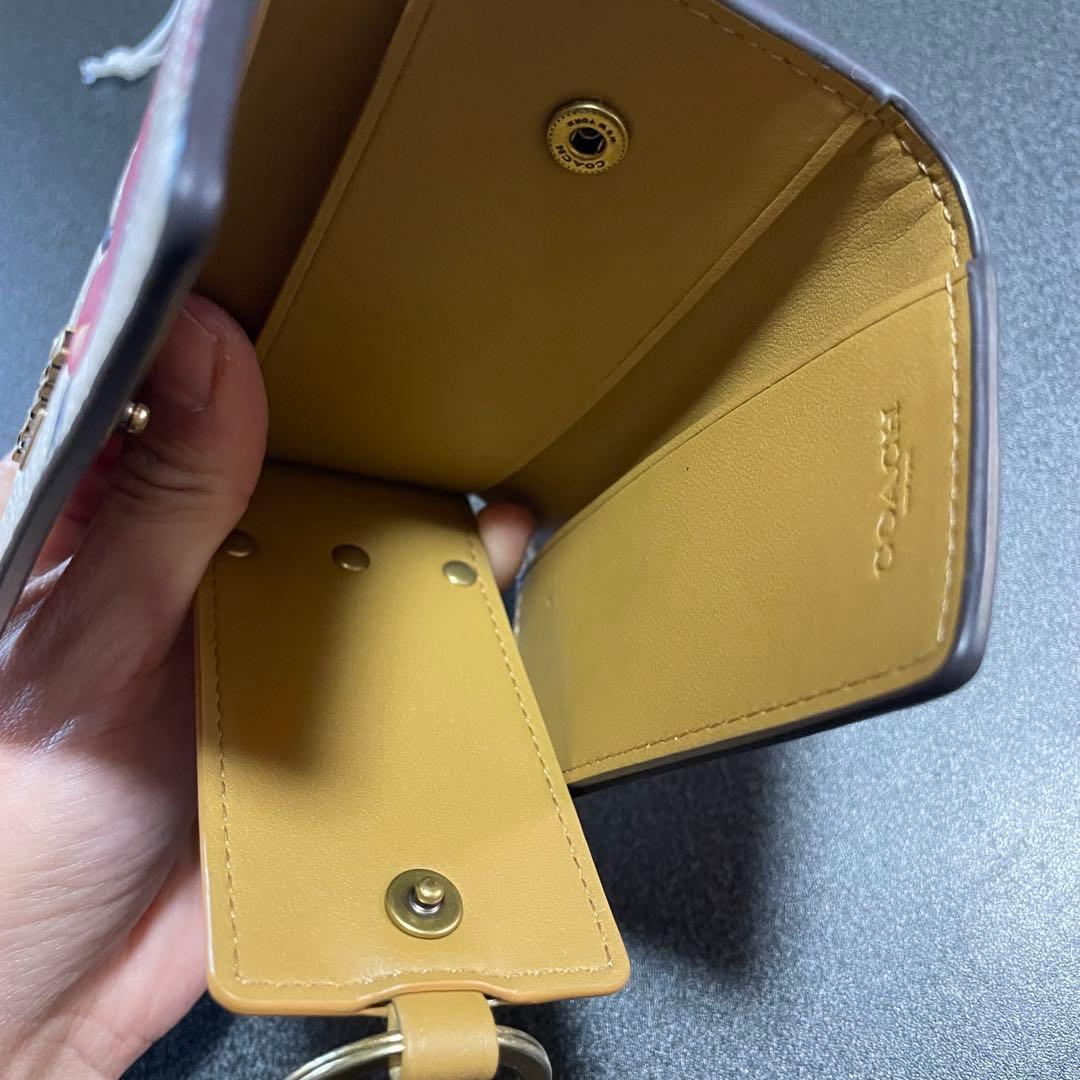 COACH コーチ チェリー柄 キーケース　ホワイト　ペブル