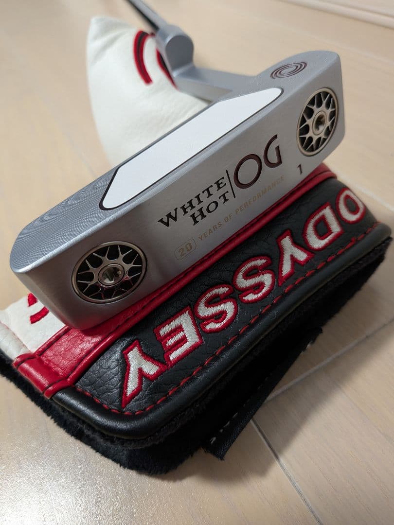 【ODYSSEY WHITE HOT 】パター ヘッドカバー付き 33インチ