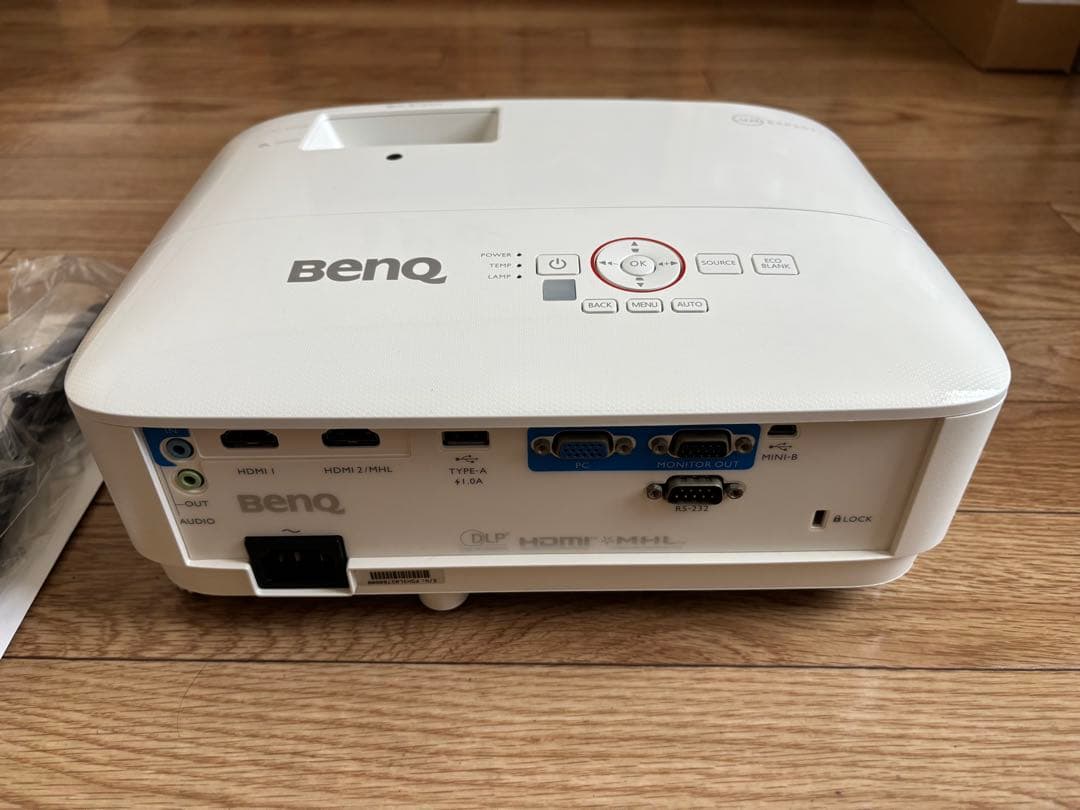 【美品・未使用】BENQ TH671ST プロジェクター