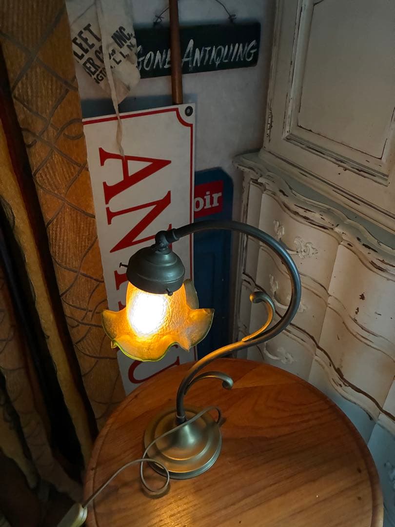 フランス　アンティーク　真鍮　デスク　ベッド　テーブル　ランプ　シェード２個付き