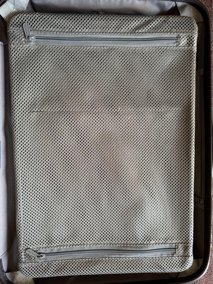 RIMOWA リモワ　サルサ　ブラック　黒35 L 。